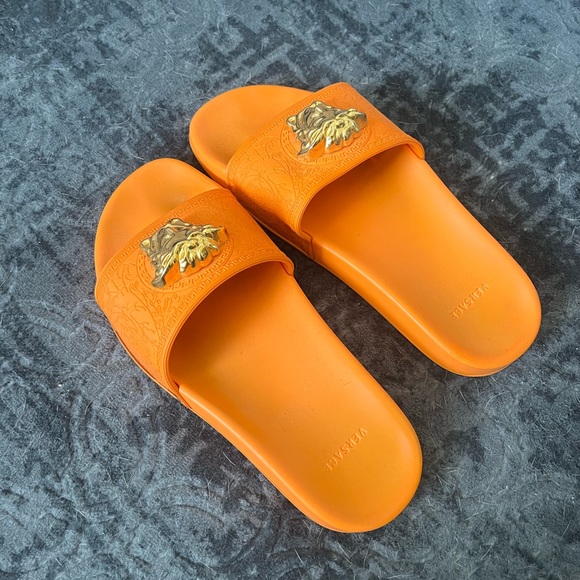 Versace slides - Picture 1 of 6